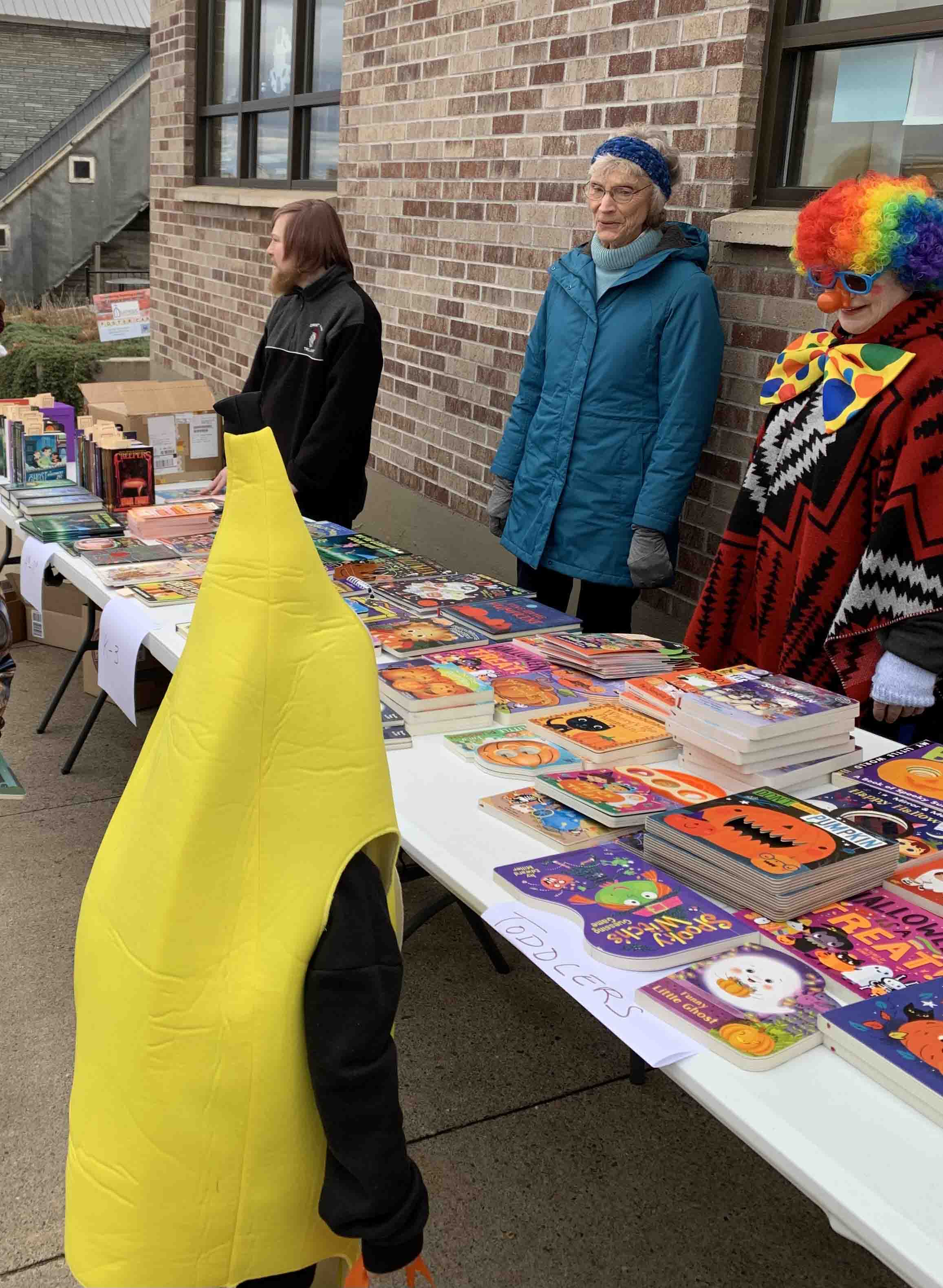 2023 Banana Slips in to get a book